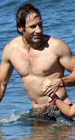 david_duchovny_kids_malibu_12_07_2009.jpg