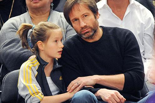 david_duchovny_madelaine_west_knicks_09_02_2010.jpg