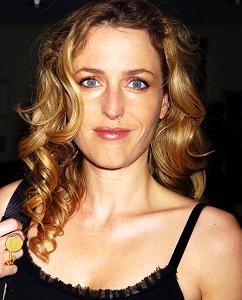gillian-anderson-a-cock-and-bull-story-premiere-2005–001-small.jpg