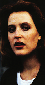 gillian-anderson-dana-scully-face-second-season-small.png