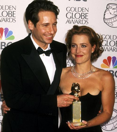 gillian_anderson_david_duchovny_the_55th_annual_golden_globe_awards_18_01_1998_e_small.jpg