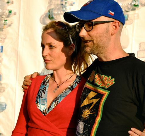 gillian_andersonova_moby_zari_2009_small.jpg