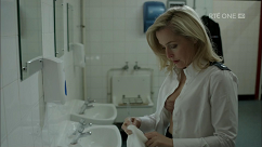 kultx-gillian-anderson-the-fall-201–026-small.png