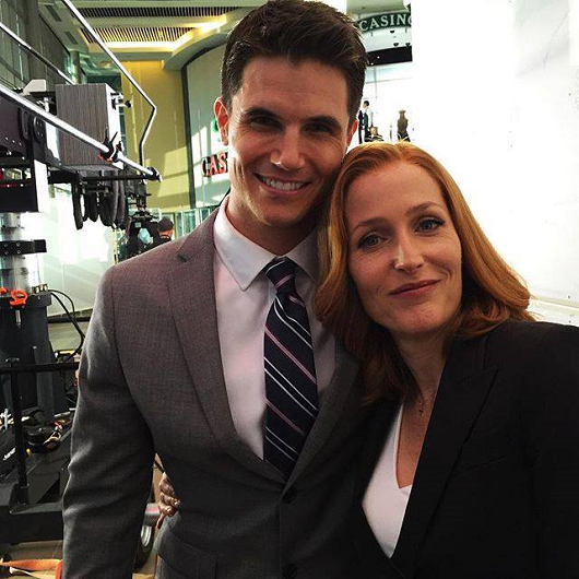 revival-gillian-anderson-robbie-amell-set.png