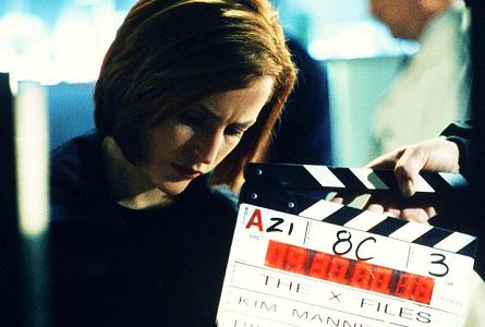 xfiles-field-trip-set-david-duchovny-gillian-anderson-kim-manners-002-small.jpg