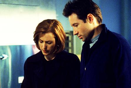 xfiles-field-trip-set-david-duchovny-gillian-anderson-kim-manners-004-small.jpg