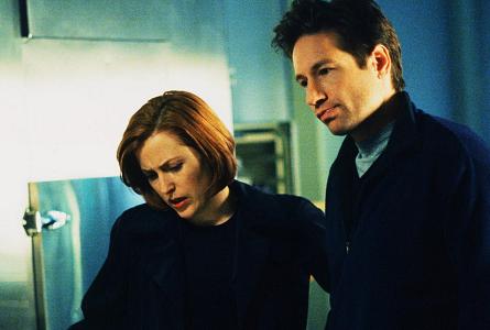 xfiles-field-trip-set-david-duchovny-gillian-anderson-kim-manners-005-small.jpg